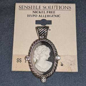 NWT! Beautiful Pendant